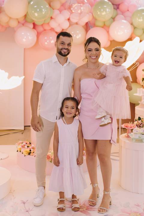 Decoração de aniversário de 1 ano com tema de jardim'