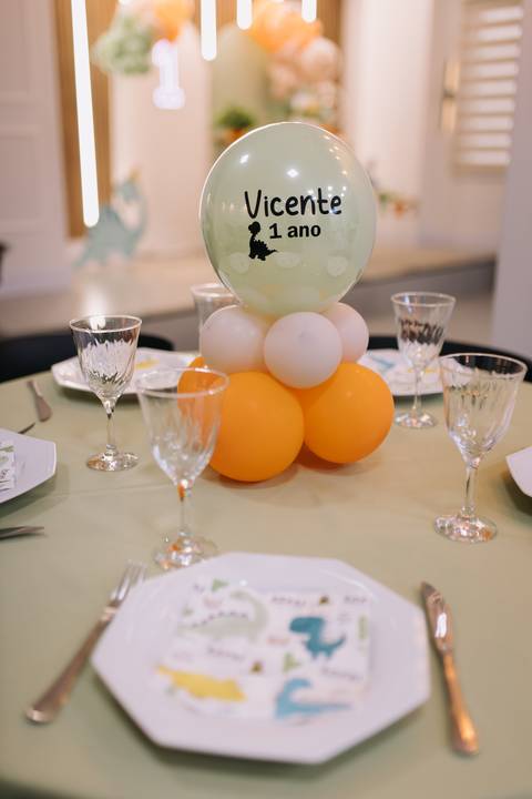 Decoração de aniversário de 1 ano com tema de dinossauro '