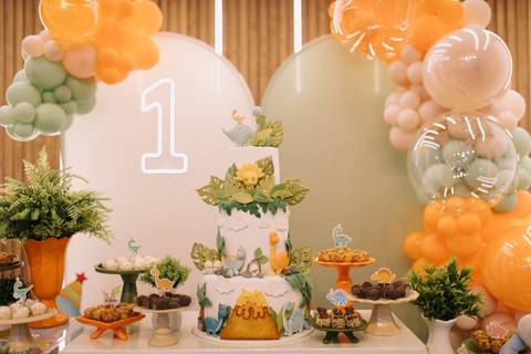 Decoração de aniversário de 1 ano com tema de dinossauro '