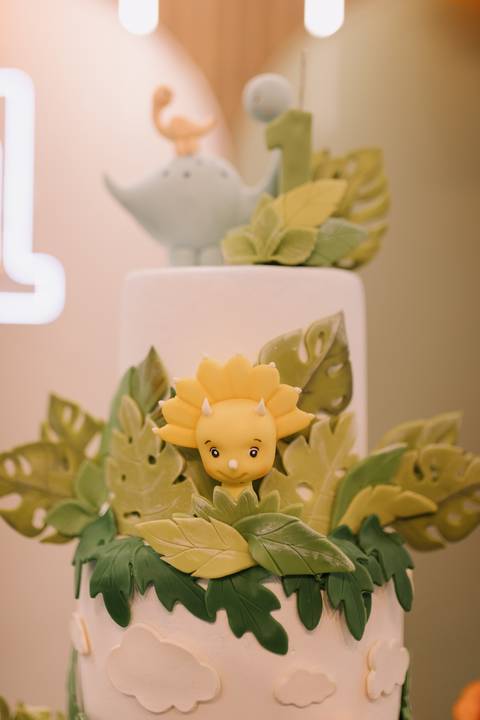 Decoração de aniversário de 1 ano com tema de dinossauro '