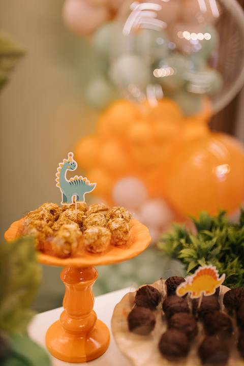 Decoração de aniversário de 1 ano com tema de dinossauro '