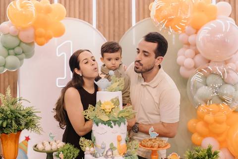 Decoração de aniversário de 1 ano com tema de dinossauro '