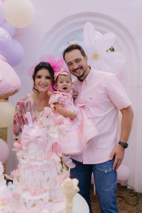 Decoração de aniversário de 1 ano com tema de jardim'