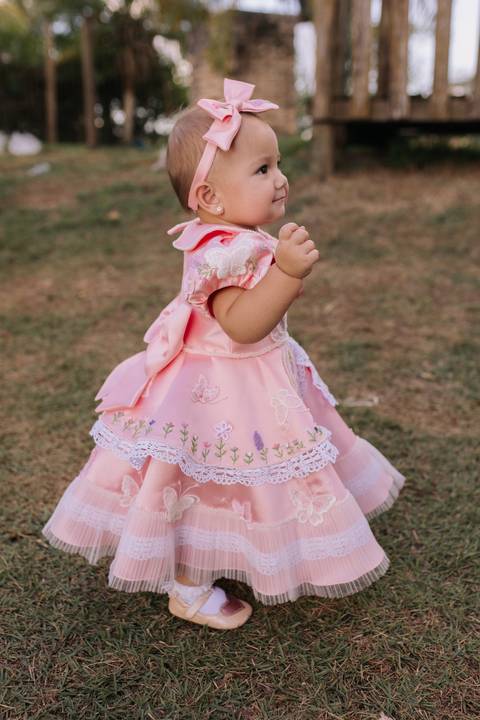 Decoração de aniversário de 1 ano com tema de jardim'