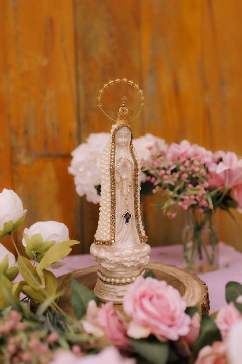 Decoração de aniversário de 1 ano com tema de flores'