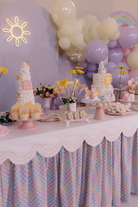 Decoração de aniversário de 1 ano com tema de solzinho'