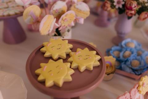 Decoração de aniversário de 1 ano com tema de solzinho'
