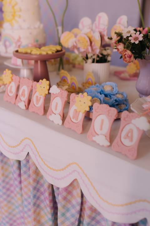 Decoração de aniversário de 1 ano com tema de solzinho'