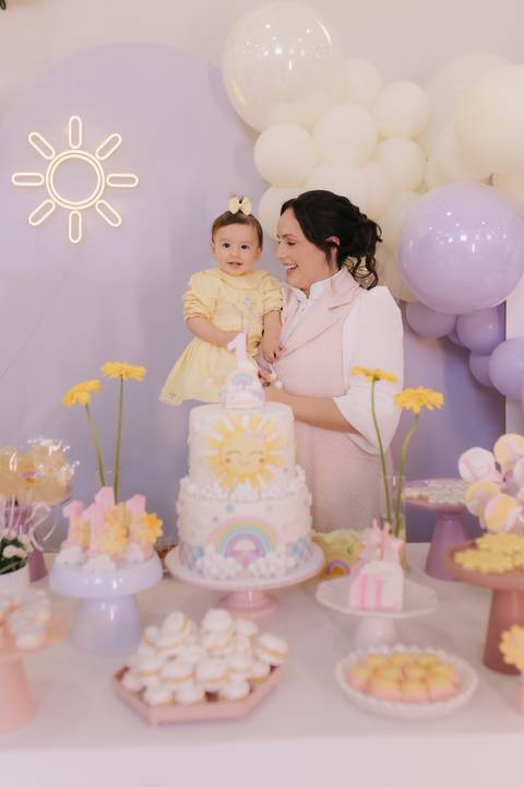 Decoração de aniversário de 1 ano com tema de solzinho'
