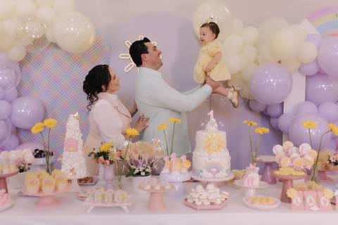 Decoração de aniversário de 1 ano com tema de solzinho'