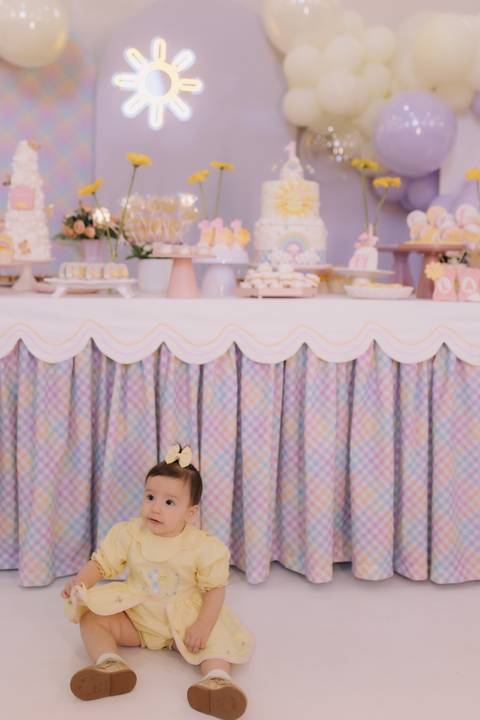 Decoração de aniversário de 1 ano com tema de solzinho'