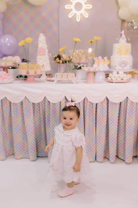 Decoração de aniversário de 1 ano com tema de solzinho'