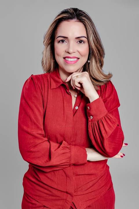 Foto de posicionamento de imagem para mulheres de negócios, destacando o uso de cores estratégicas'