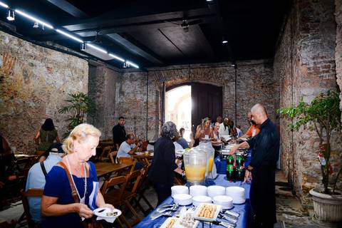 almoço sendo servido em evento corporativo que foi fotografado no Museu Histórico Nacional Rio de Janeiro'