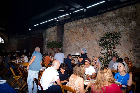 almoço sendo servido em evento corporativo que foi fotografado no Museu Histórico Nacional Rio de Janeiro'