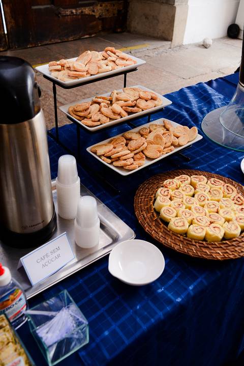 coffee break pronto para receber participantes de evento corporativo realizado no Museu Histórico Nacional'