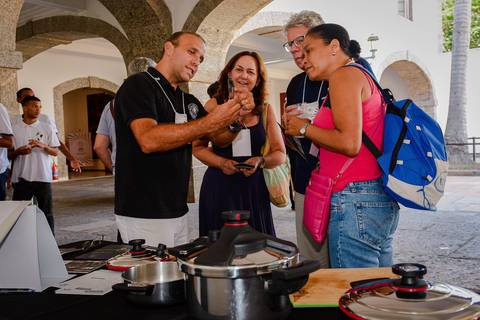 Fotografia de interação social e troca de experiências entre profissionais do setor público e privado no Rio de Janeiro'