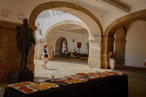 Detalhe de material informativo e branding do evento da UNIGRANRIO sobre redes de empreendedorismo.'
