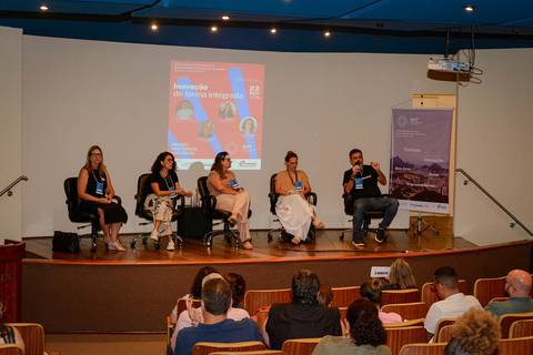 Palestra institucional da UNIGRANRIO focada em empreendedorismo e bem-estar durante evento corporativo no RJ'