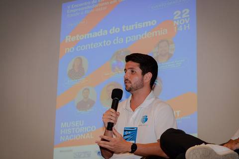 Palestra institucional da UNIGRANRIO focada em empreendedorismo e bem-estar durante evento corporativo no RJ.'