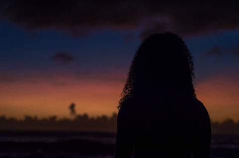 Fotografia feminina, ensaio praiano, ensaio feminino praia, ensaio nascer do sol, fotógrafo ilha de guriri es, fotógrafo em São Mateus ES, Shanti Amaral Fotografia.'