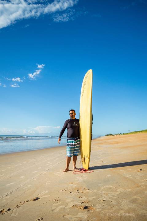 Fotografia de surf, ensaio praiano, surfando em guriri es, fotógrafo ilha de guriri es, fotógrafo em São Mateus ES, Shanti Amaral Fotografia.'