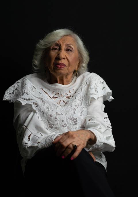 Retratos família, fotógrafo de família, retratos no estúdio, fotógrafo em gv, fotógrafo em governador valadares mg, Shanti Amaral Fotografia.'