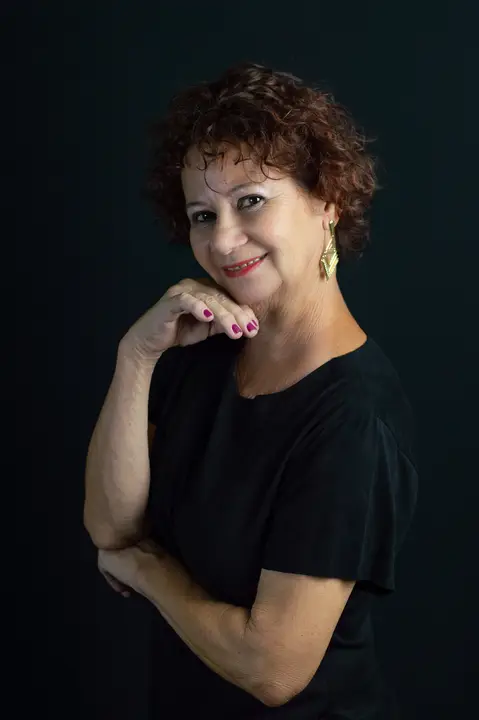 Fotografia feminina, fotógrafo feliz idade, retrato em estúdio, ensaio feminino, fotógrafo em gv, fotógrafo em governador valadares mg, Shanti Amaral Fotografia.'