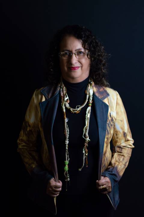 Fotografia para artistas visuais, retrato profissional, foto para instagram, foto para produção de conteúdo, fotógrafo em gv, fotógrafo em governador valadares mg, Shanti Amaral Fotografia.'