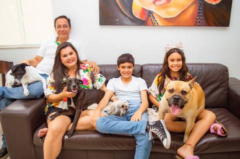 Ensaio fotográfico família pet, fotógrafo de cachorro, fotografia animal, amor por pet, fotógrafo gv, fotógrafo em Governador Valadares MG, Shanti Amaral Fotografia.'