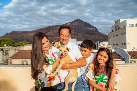 Ensaio fotográfico família pet, fotógrafo de cachorro, fotografia animal, amor por pet, fotógrafo gv, fotógrafo em Governador Valadares MG, Shanti Amaral Fotografia.'