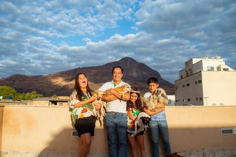 Ensaio fotográfico família pet, fotógrafo de cachorro, fotografia animal, amor por pet, fotógrafo gv, fotógrafo em Governador Valadares MG, Shanti Amaral Fotografia.'
