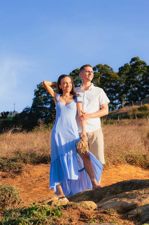 Ensaio fotográfico casal, fotos pré casamento, fotos pre- wedding, ensaio casal externo, fotos casal por do sol, ensaio externo no pico da ibituruna, fotógrafo gv, fotógrafo em Governador Valadares MG, Shanti Amaral Fotografia.'