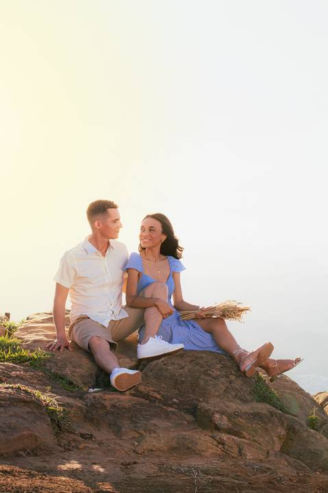 Ensaio fotográfico casal, fotos pré casamento, fotos pre- wedding, ensaio casal externo, fotos casal por do sol, ensaio externo no pico da ibituruna, fotógrafo gv, fotógrafo em Governador Valadares MG, Shanti Amaral Fotografia.'