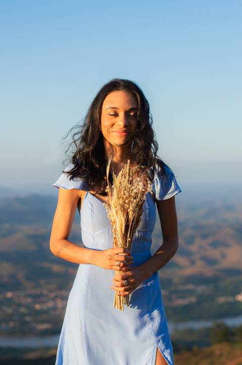 Ensaio fotográfico casal, fotos pré casamento, fotos pre- wedding, ensaio casal externo, fotos casal por do sol, ensaio externo no pico da ibituruna, fotógrafo gv, fotógrafo em Governador Valadares MG, Shanti Amaral Fotografia.'