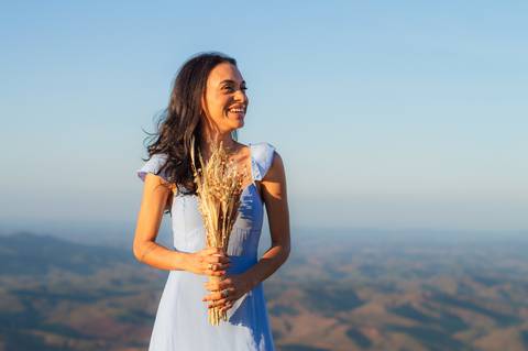 Ensaio fotográfico casal, fotos pré casamento, fotos pre- wedding, ensaio casal externo, fotos casal por do sol, ensaio externo no pico da ibituruna, fotógrafo gv, fotógrafo em Governador Valadares MG, Shanti Amaral Fotografia.'