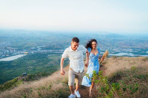 Ensaio fotográfico casal, fotos pré casamento, fotos pre- wedding, ensaio casal externo, fotos casal por do sol, ensaio externo no pico da ibituruna, fotógrafo gv, fotógrafo em Governador Valadares MG, Shanti Amaral Fotografia.'