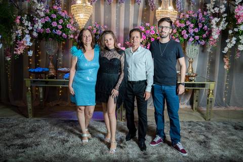 Fotógrafo de eventos, cobertura fotográfica de eventos, fotografia de aniversários, aniversario 18 anos, fotógrafo gv, fotógrafo em Governador Valadares MG, Shanti Amaral Fotografia.'