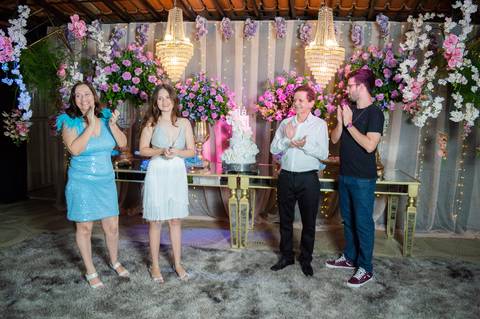 Fotógrafo de eventos, cobertura fotográfica de eventos, fotografia de aniversários, aniversario 18 anos, fotógrafo gv, fotógrafo em Governador Valadares MG, Shanti Amaral Fotografia.'