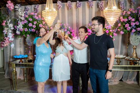 Fotógrafo de eventos, cobertura fotográfica de eventos, fotografia de aniversários, aniversario 18 anos, fotógrafo gv, fotógrafo em Governador Valadares MG, Shanti Amaral Fotografia.'