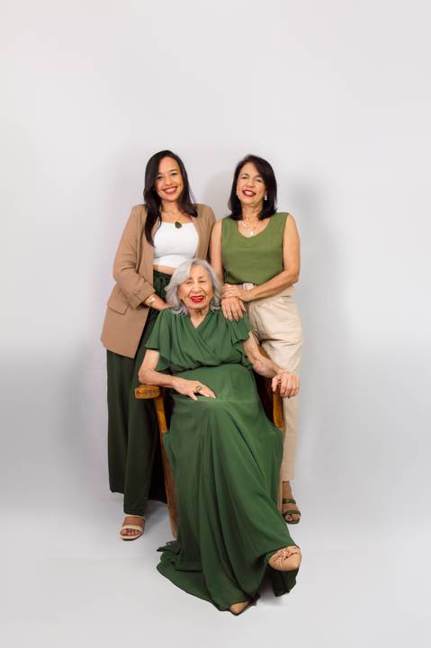 Retratos família, fotógrafo de família, retratos no estúdio, fotógrafo em gv, fotógrafo em governador valadares mg, Shanti Amaral Fotografia.'