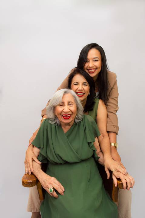 Retratos família, fotógrafo de família, retratos no estúdio, fotógrafo em gv, fotógrafo em governador valadares mg, Shanti Amaral Fotografia.'