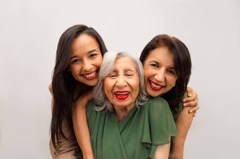 Retratos família, fotógrafo de família, retratos no estúdio, fotógrafo em gv, fotógrafo em governador valadares mg, Shanti Amaral Fotografia.'