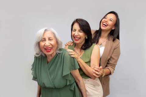 Retratos família, fotógrafo de família, retratos no estúdio, fotógrafo em gv, fotógrafo em governador valadares mg, Shanti Amaral Fotografia.'