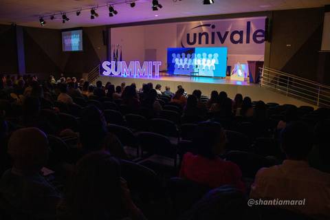 Fotógrafo de eventos, cobertura fotográfica de eventos, foto de eventos, desenvolvimento pessoal, global summit, fotógrafo gv, fotógrafo em Governador Valadares MG, Shanti Amaral Fotografia.'
