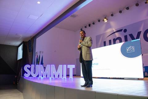 Fotógrafo de eventos, cobertura fotográfica de eventos, foto de eventos, desenvolvimento pessoal, global summit, fotógrafo gv, fotógrafo em Governador Valadares MG, Shanti Amaral Fotografia.'