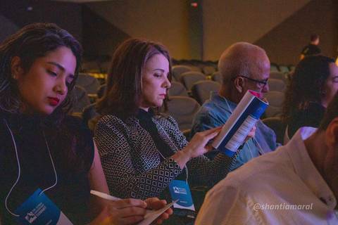 Fotógrafo de eventos, cobertura fotográfica de eventos, foto de eventos, desenvolvimento pessoal, global summit, fotógrafo gv, fotógrafo em Governador Valadares MG, Shanti Amaral Fotografia.'
