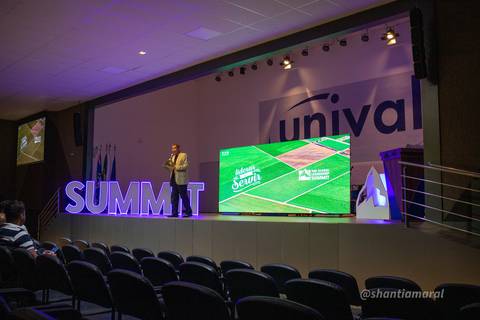 Fotógrafo de eventos, cobertura fotográfica de eventos, foto de eventos, desenvolvimento pessoal, global summit, fotógrafo gv, fotógrafo em Governador Valadares MG, Shanti Amaral Fotografia.'