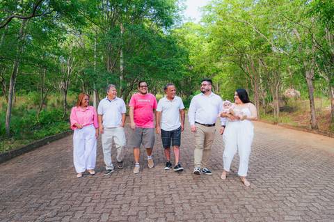 Ensaio fotográfico família, fotógrafo de família, ensaio família na natureza, ensaio fotográfico externo família, fotógrafo gv, fotógrafo em Governador Valadares MG, Shanti Amaral Fotografia.'