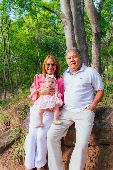 Ensaio fotográfico família, fotógrafo de família, ensaio família na natureza, ensaio fotográfico externo família, fotógrafo gv, fotógrafo em Governador Valadares MG, Shanti Amaral Fotografia.'